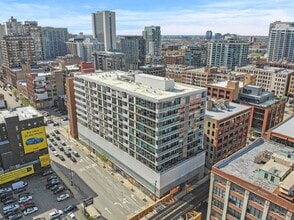 630 N Franklin St, Unit 501 in Chicago, IL - Foto de edificio - Building Photo