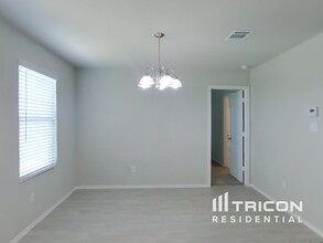 305 Cordova Xing in Seguin, TX - Building Photo - Building Photo
