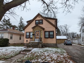 916 S Webster St in Saginaw, MI - Building Photo