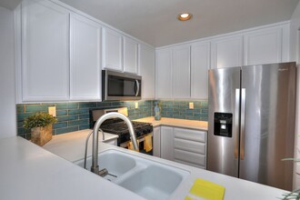 433 Por La Mar Cir in Santa Barbara, CA - Building Photo - Building Photo