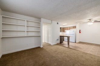 Cherry Plaza in Springfield, MO - Building Photo - Building Photo