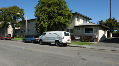 3549 Agate Dr in Santa Clara, CA - Foto de edificio - Building Photo