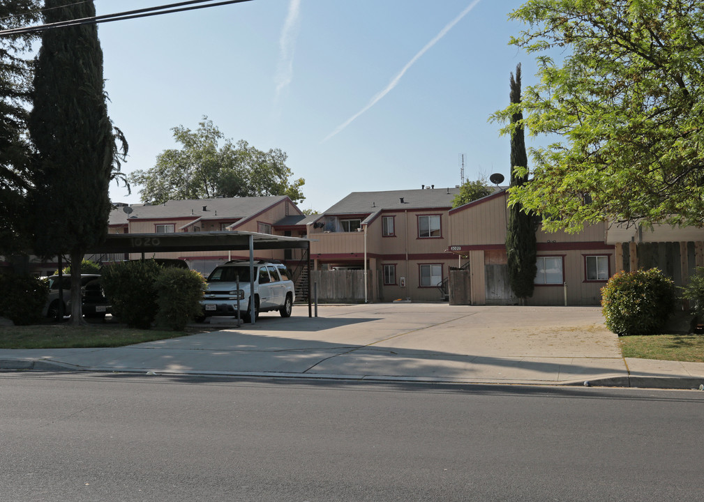 1020 Jefferson Ave in Clovis, CA - Building Photo