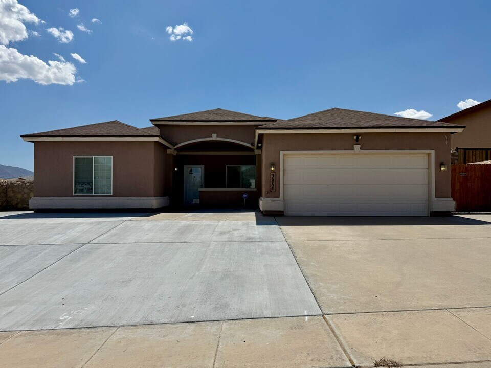3054 Selene Vega Ave in Anthony, TX - Foto de edificio