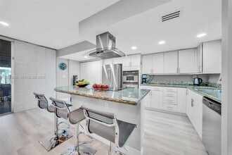 707 NE 27th Ave in Hallandale Beach, FL - Building Photo - Building Photo