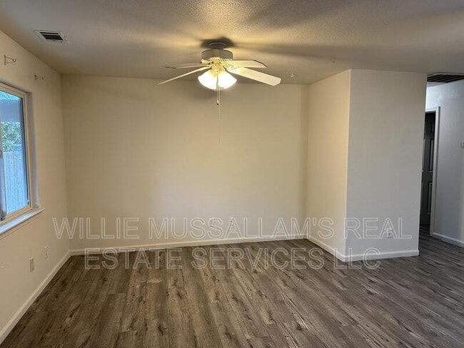 801 Kerr Ave in Modesto, CA - Building Photo - Building Photo