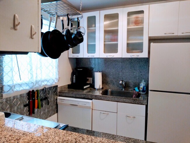 1204 S Lake Dr-Unit -5 in Lantana, FL - Foto de edificio - Building Photo