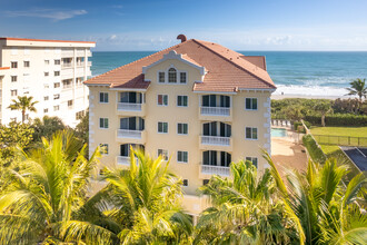 CLARIDGE OCEANFRONT in Indialantic, FL - Foto de edificio - Building Photo