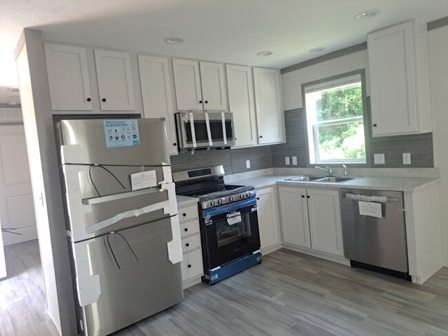 1112 Colonial Trail W in Kalamazoo, MI - Building Photo - Building Photo