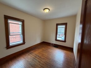 135 W Locust St in Canton, IL - Building Photo - Building Photo