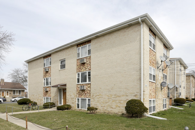 8269 W Elizabeth Ave in Niles, IL - Building Photo - Building Photo