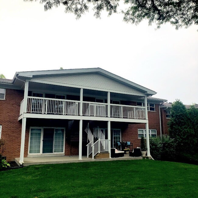 169 E Palatine Rd in Palatine, IL - Building Photo - Building Photo