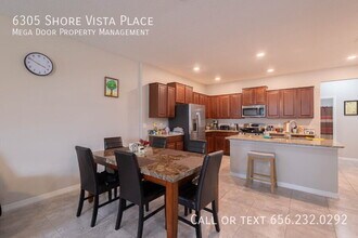 6305 Shore Vista Pl in Apollo Beach, FL - Building Photo - Building Photo