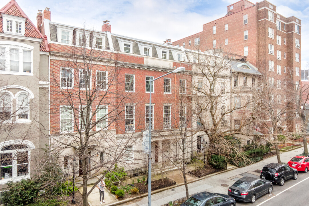 1904 R St NW in Washington, DC - Building Photo