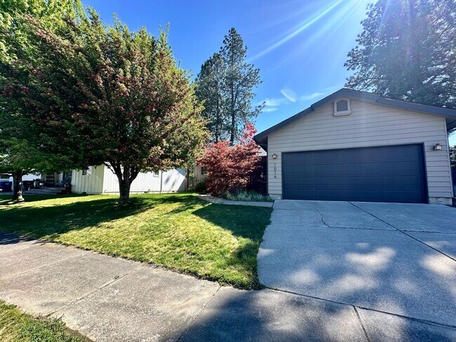 1016 N Nellie Ct in Post Falls, ID - Foto de edificio - Building Photo