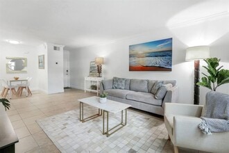 2424 SE 17th St in Fort Lauderdale, FL - Building Photo - Building Photo