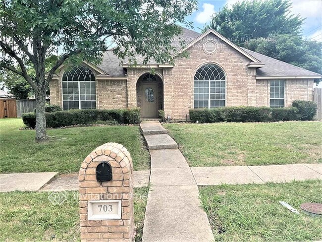 703 Fox Glen Rd