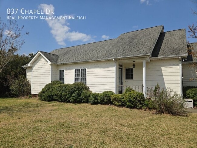 837 Chapel Dr in Fuquay Varina, NC - Building Photo - Building Photo
