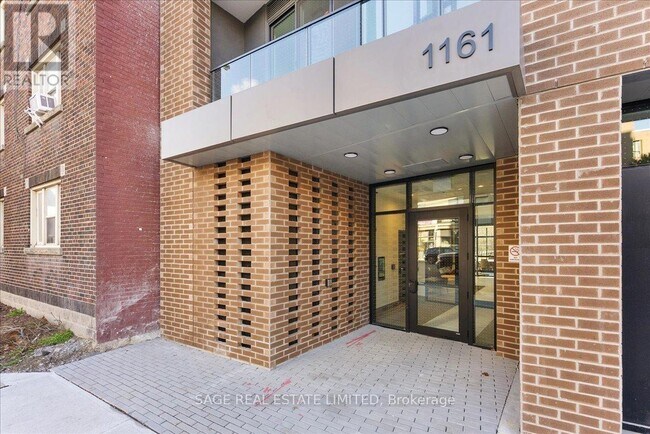 1161 Kingston Rd in Toronto, ON - Building Photo - Building Photo