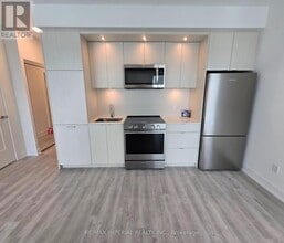 60 Central Park Pky in Toronto, ON - Building Photo - Building Photo