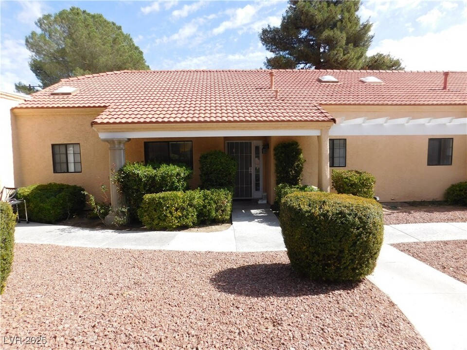 2851 S Valley View Blvd in Las Vegas, NV - Building Photo
