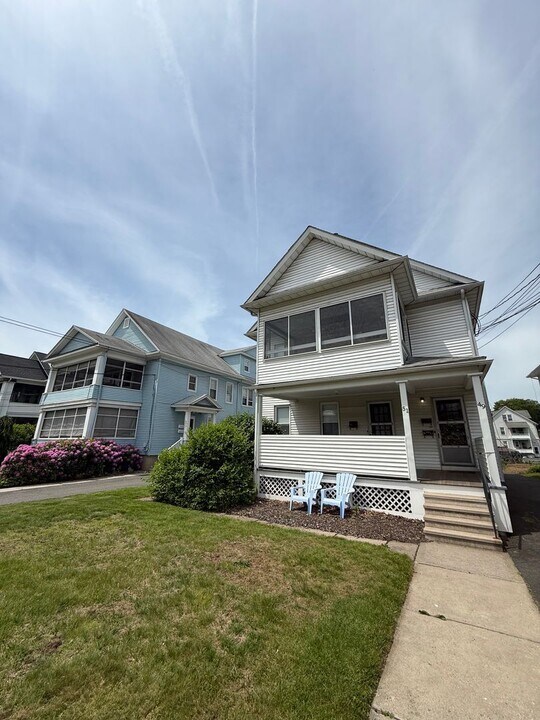 49-51 Maplewood Ave in West Hartford, CT - Building Photo