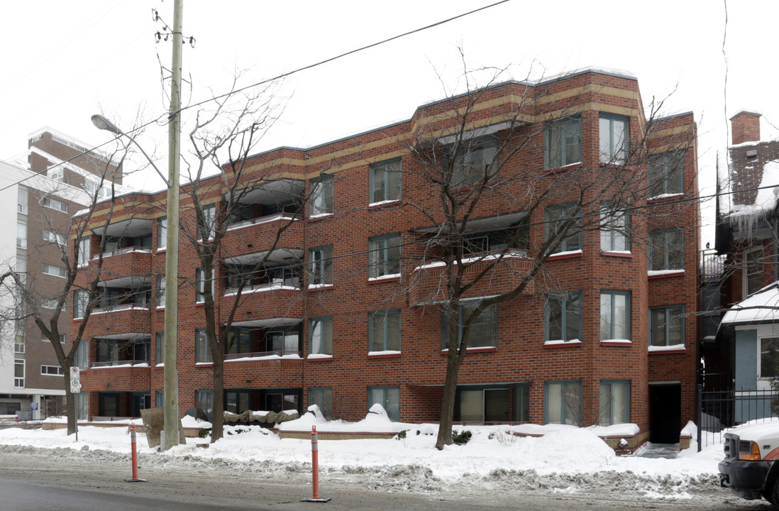 Metcalfe Place in Ottawa, ON - Building Photo