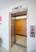 130 Post Rd W in Westport, CT - Building Photo - Building Photo