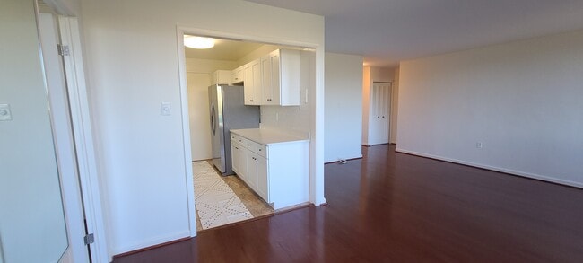 10401 Grosvenor Pl, Unit 518 10401 in Rockville, MD - Foto de edificio - Building Photo