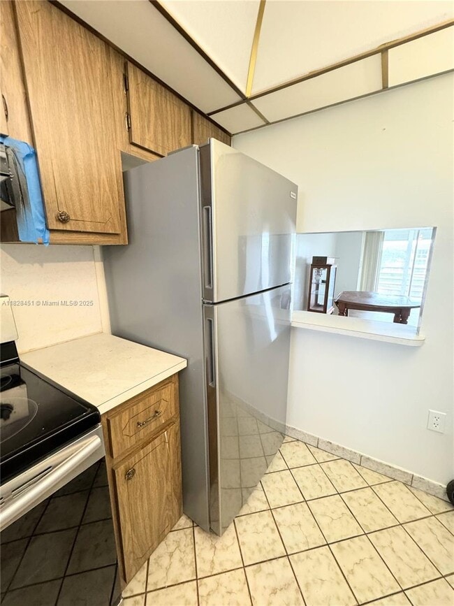 8435 Sunrise Lakes Blvd in Sunrise, FL - Building Photo - Building Photo