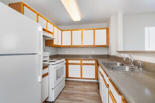 Spring Hollow in Brighton, CO - Building Photo