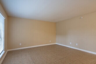Rockridge Station Apartments in Houston, TX - Foto de edificio - Interior Photo