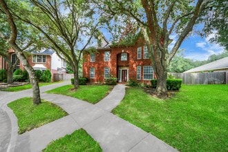 1302 Raintree Cir in Sugar Land, TX - Building Photo - Building Photo