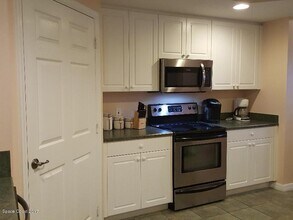 8891 Lake Dr in Cape Canaveral, FL - Building Photo - Building Photo