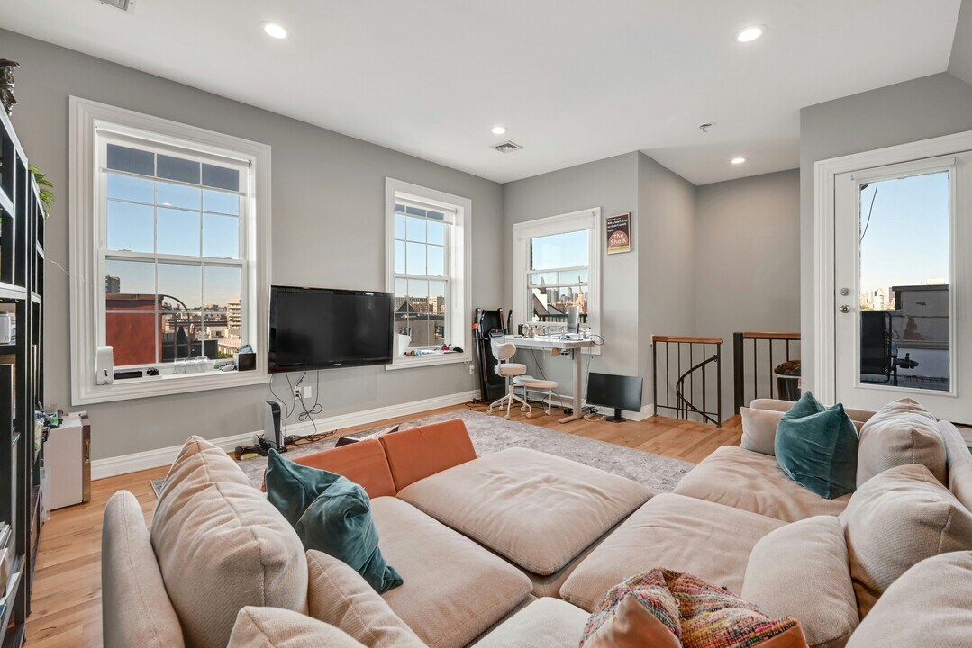 1015 Grand St in Hoboken, NJ - Building Photo
