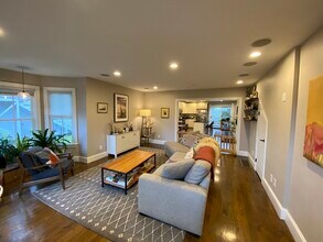15 Oakdale St in Boston, MA - Building Photo - Building Photo