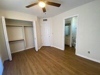 2022 Merrill Ln, Unit 12G photo'