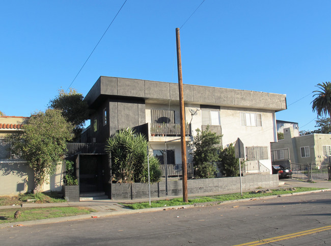 4161 Oakwood Ave in Los Angeles, CA - Building Photo - Building Photo