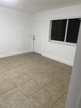 407 SE 9th Ct-Unit -1 in Hallandale Beach, FL - Building Photo - Building Photo