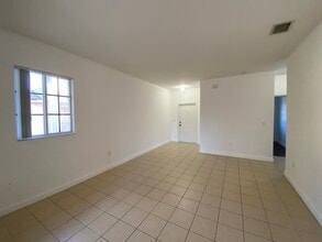 2641 NE 4th St, Unit 204 in Homestead, FL - Building Photo - Building Photo