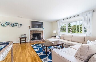 67 Old Post Rd in Barnstable, MA - Building Photo - Building Photo