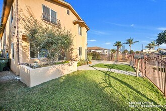 1627 W 82nd St in Los Angeles, CA - Building Photo - Building Photo