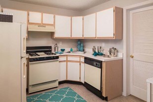 Talmadge Village in Edison, NJ - Building Photo