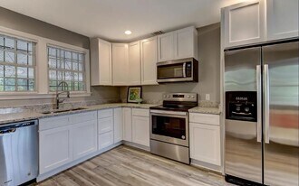 45 E 60th St in Savannah, GA - Building Photo