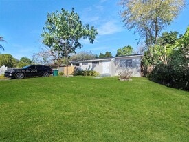 315 NE 165th St in Miami, FL - Building Photo