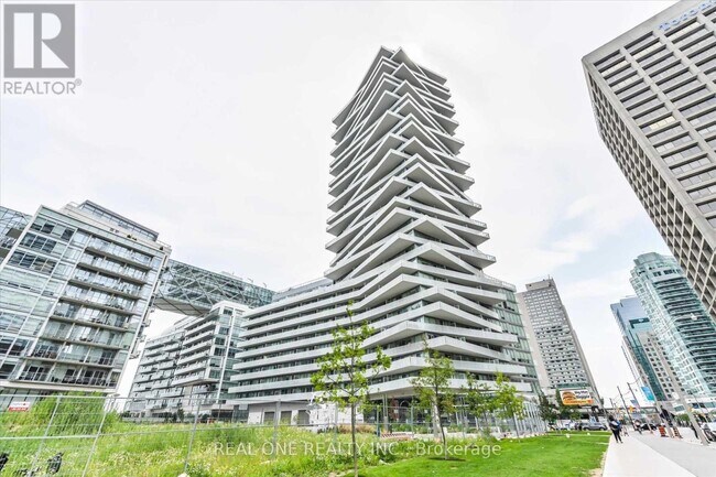 15 Queens Quay E in Toronto, ON - Building Photo - Building Photo