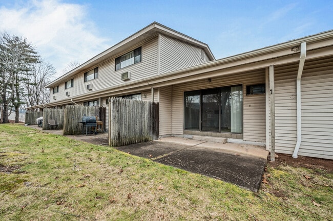 339 Oakland St, Unit 14