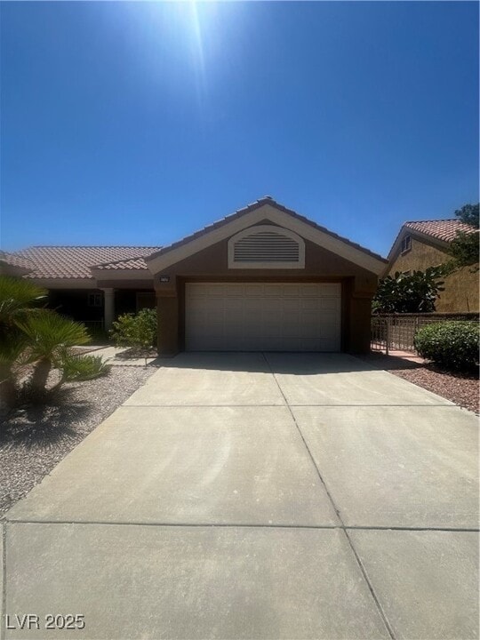 9709 Blue Bell Dr in Las Vegas, NV - Foto de edificio