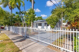 2221 SW 13th St in Miami, FL - Building Photo - Building Photo