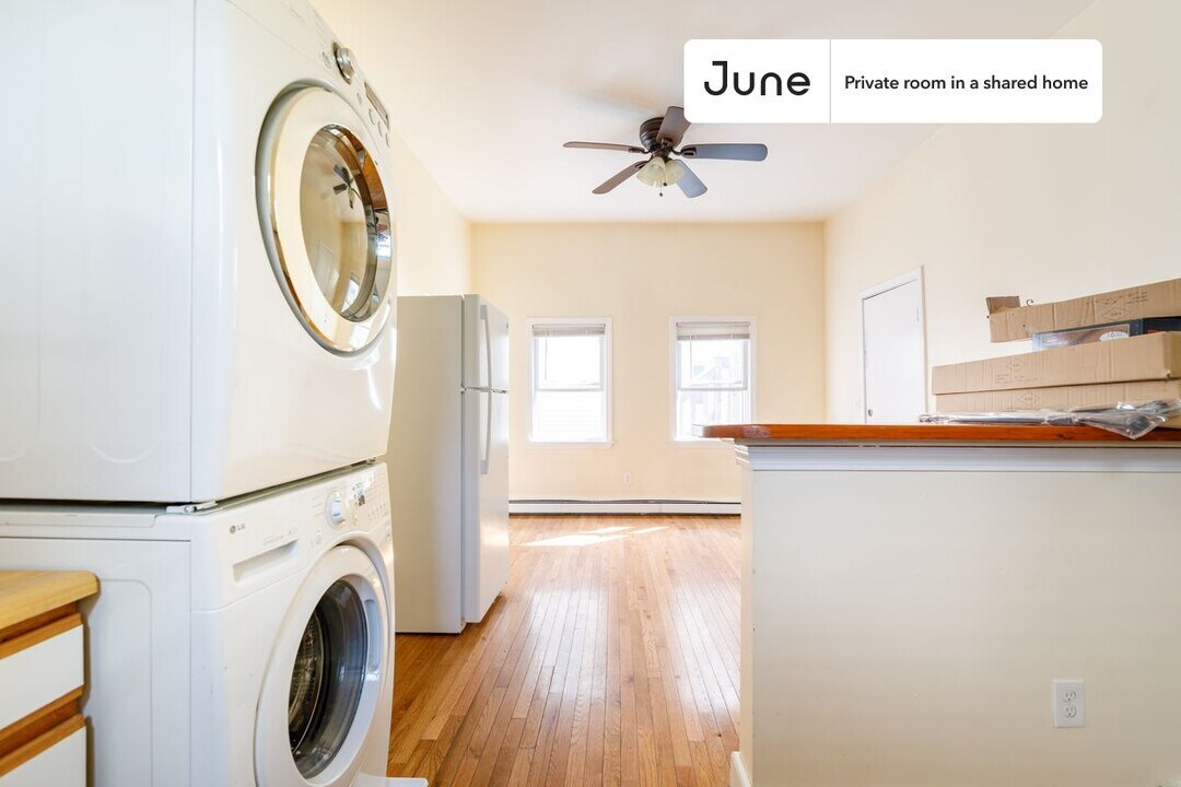 Private bedroom in 2 bed/1 bath Home in Boston, MA - Building Photo